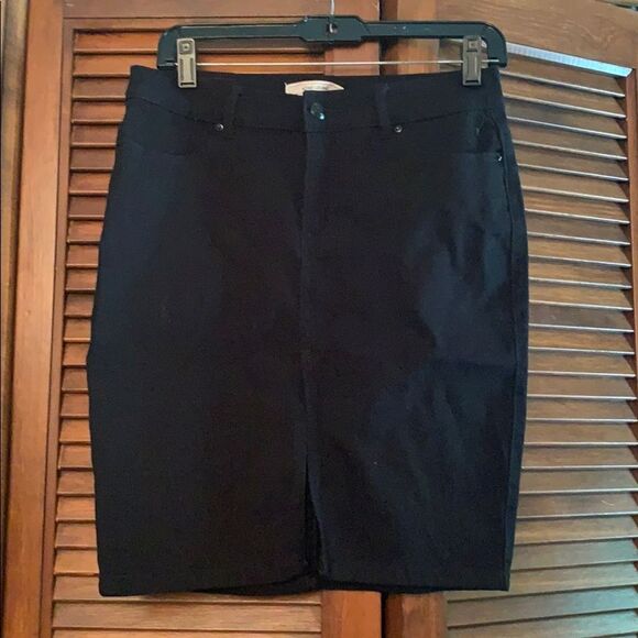 NWOT Adam Levine Black Jean Skirt - Picture 1 of 3